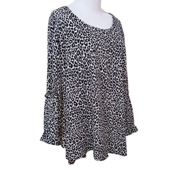 NEW JESSICA LONDON Blouse Tunic Top 18W Bell Sleeves Flowy Boho Animal Print‎ - Picture 2 of 11